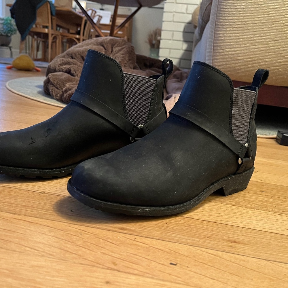 Teva waterproof boots, black size 9